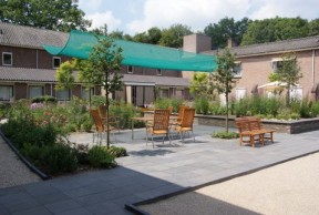 Aanleg van de binnentuin in het klooster
